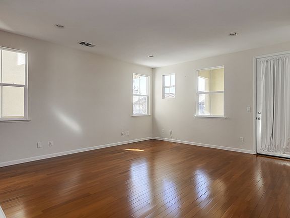 4th image of 2385 Plateau Dr