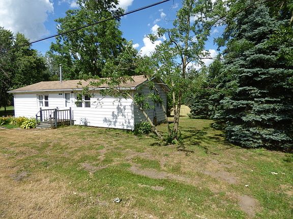 4th image of 416 Railroad St