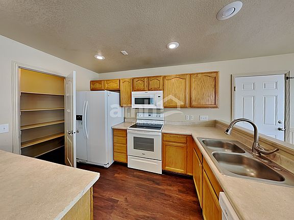3rd image of 1674 N Dean Dr