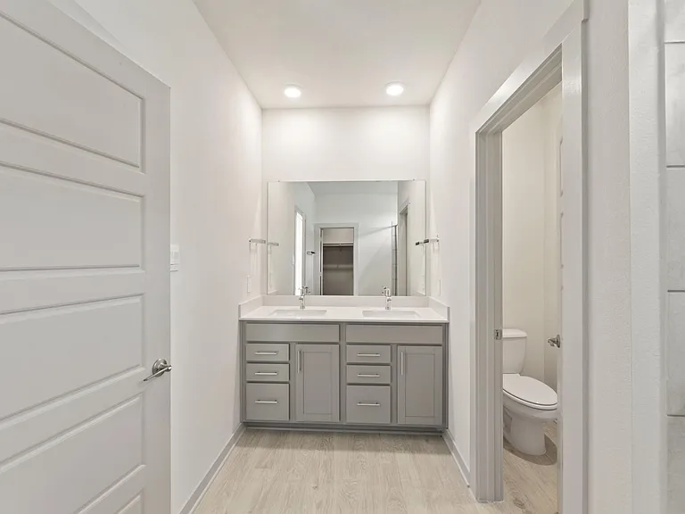 237 Ashford St — Photo 17