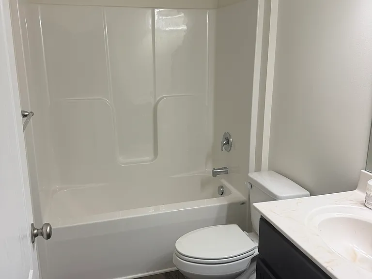 Upstairs full bathroom