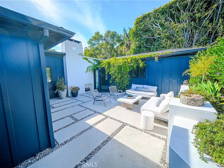 843 La Vista Dr — Photo 2