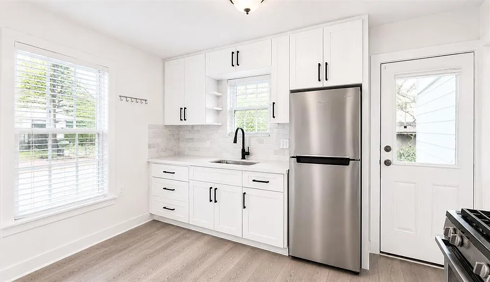 5 bed, 1600 sqft, $8,995 — Photo 3