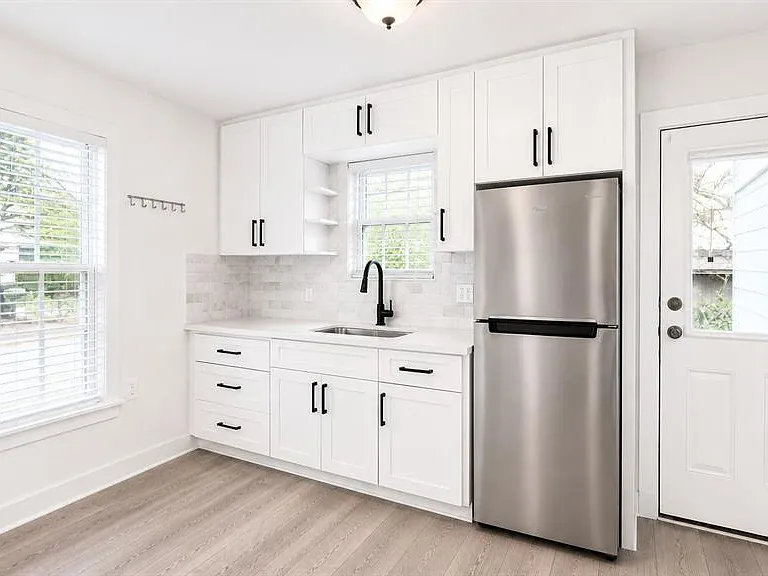 3211 Tom Green St #A — Photo 3