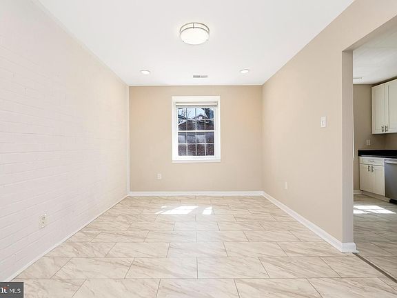 4th image of 716 Quince Orchard Blvd APT 201