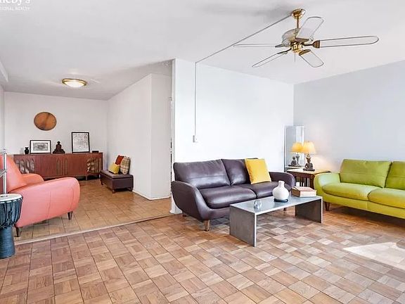 4th image of 573 Grand St APT D1803