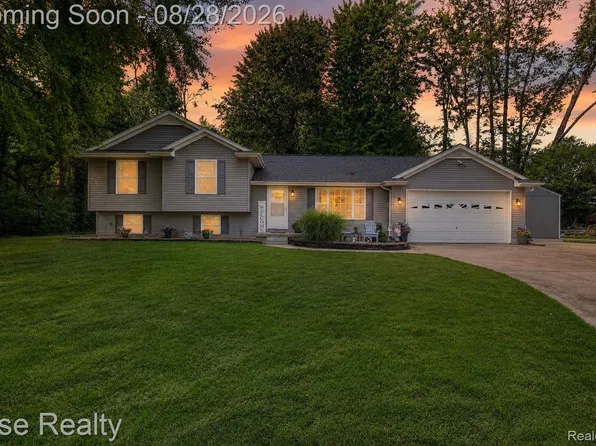 28817 Cedarama Dr, Marcellus, MI 49067