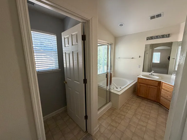 2154 Devin Ct — Photo 10