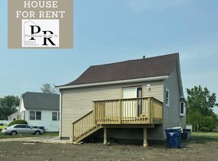 817 Melrose Ct, Clinton, IA 52732