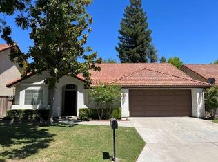 9194 N Green Meadows Ln, Fresno, CA