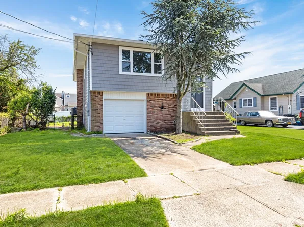 37 Martha Street, Freeport, NY 11520