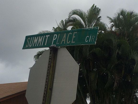 5th image of 1091 Summit Place Cir APT C