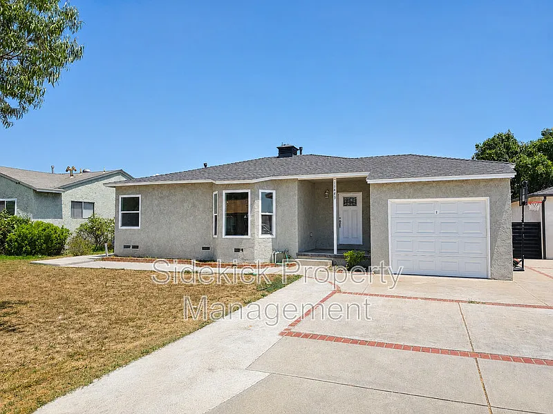 3 bed, 2.0 bath, 1235 sqft, $3,600 — Photo 2
