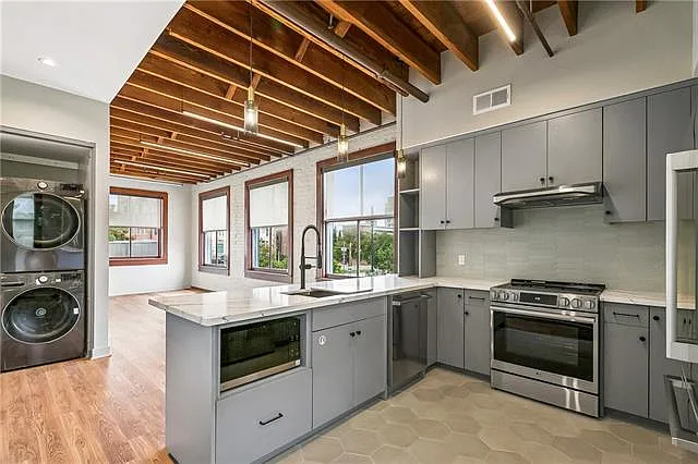 2 bed, 1.0 bath, 840 sqft, $2,800 — Photo 3