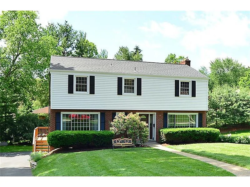 2439 Berkshire Dr photo 1