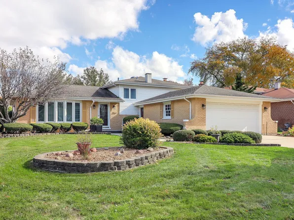7213 Emerson Dr, Darien, IL 60561