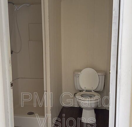 5th image of 601 1/2 Monroe Ave #16