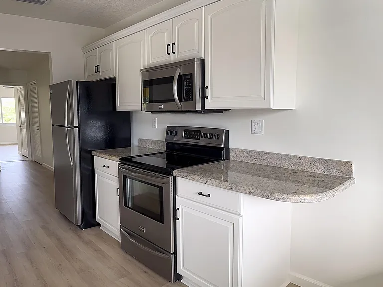 1110 Bel Air Dr #B — Photo 6
