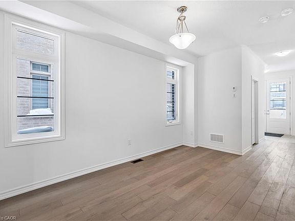 5th image of 8 Daisy St