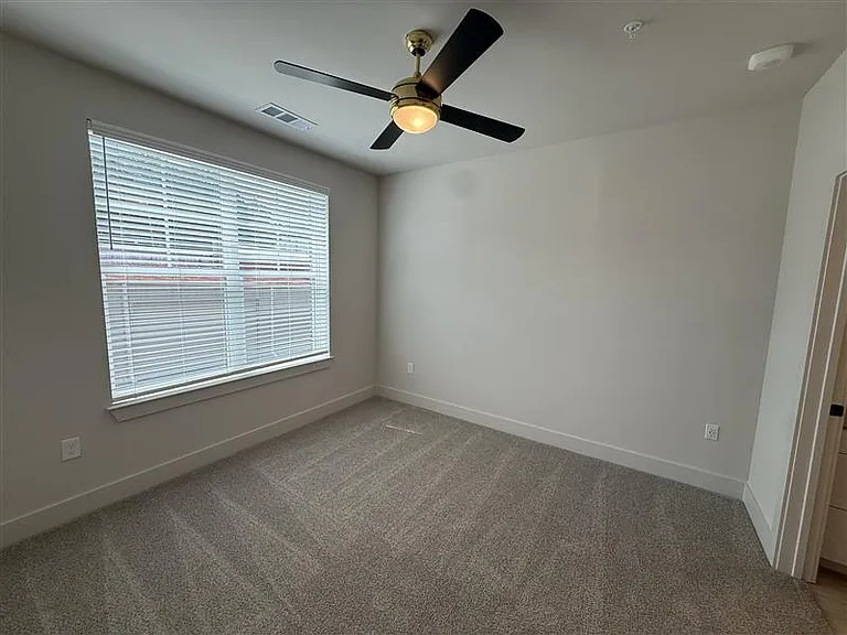 District on the Etowah Apartments — Photo 1515