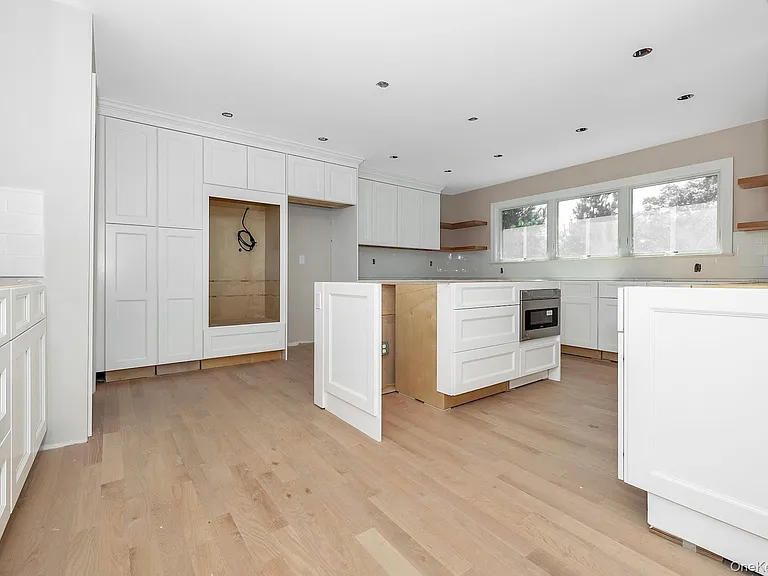 58 Marion Dr — Photo 24