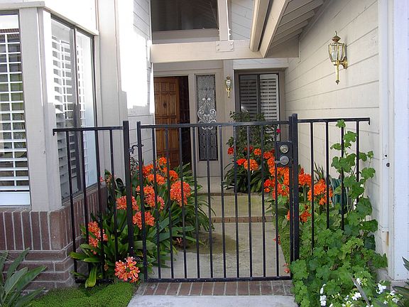 2nd image of 215 La Barranca Dr