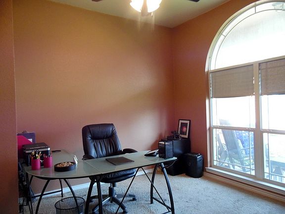 5th image of 329 Valley View Dr