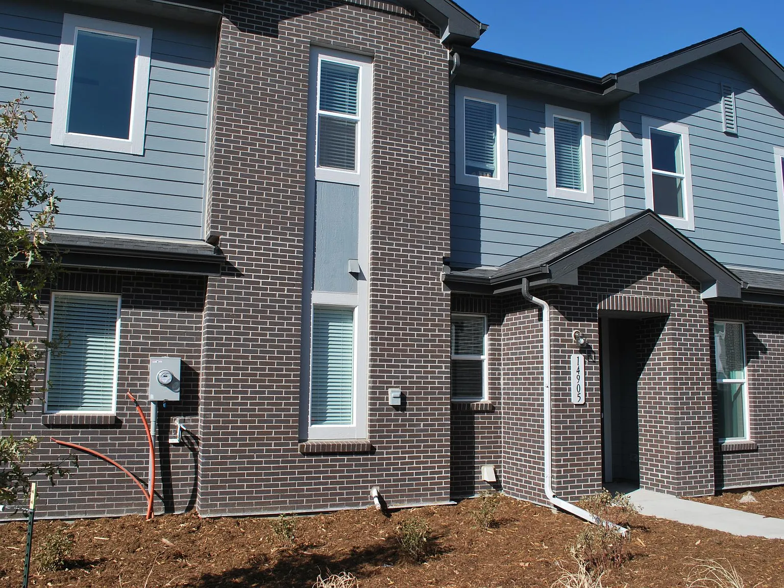 3 bed, 2.5 bath, 1880 sqft, $3,000 — Photo 2