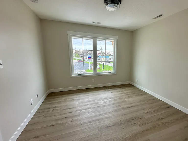 115 E Vine St — Photo 15