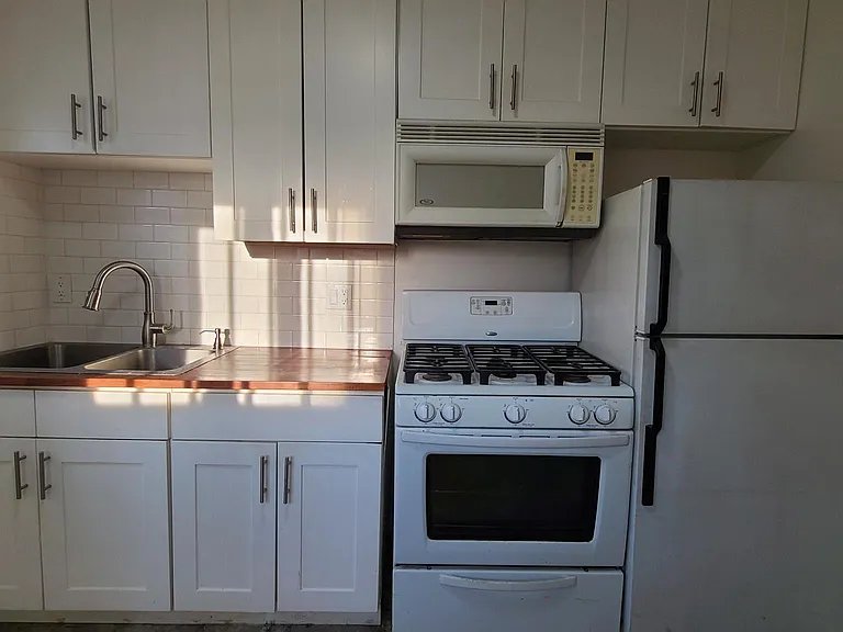 1195 W 30th St #1/2 — Photo 6