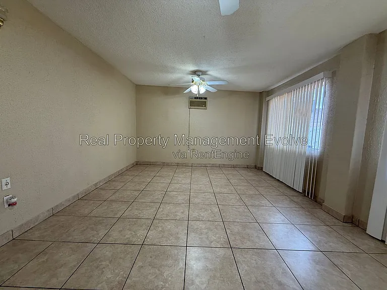 513 E Wickieup Ln — Photo 18