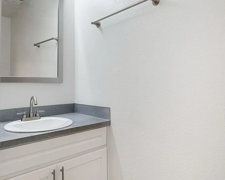 LSLV Lakeshore Lakeview — Photo 18