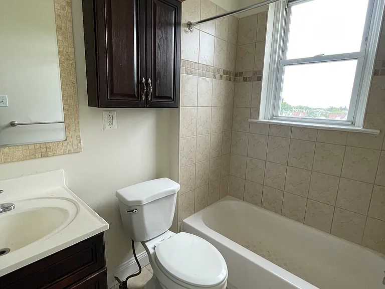 744 E Vernon Rd #D404 — Photo 7