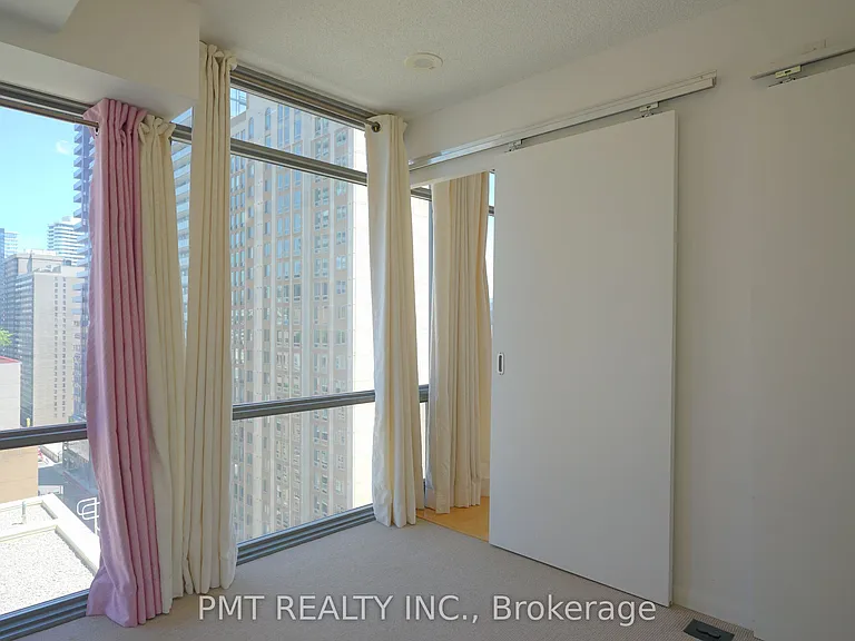 38 Grenville St #1607 — Photo 13
