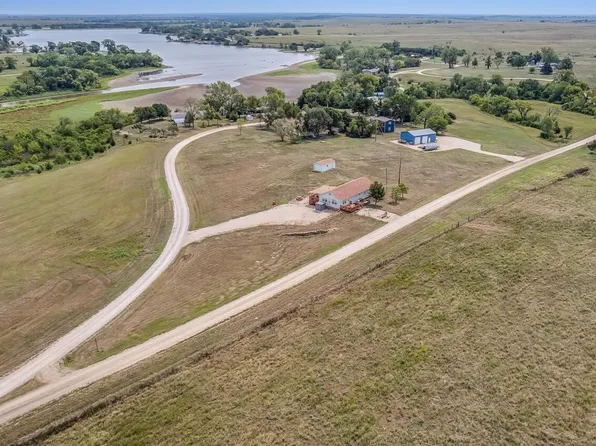 71 Eureka Lake Rd, Eureka, KS 67045