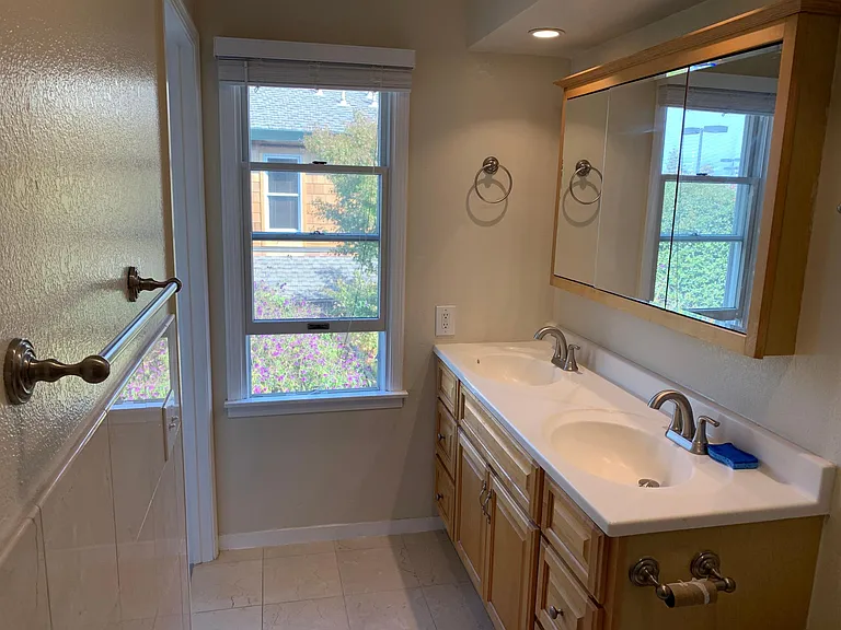 312 Centre Ct — Photo 9