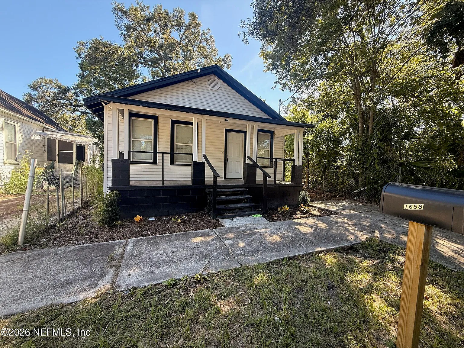 4 bed, 2.0 bath, 1220 sqft, $1,400 — Photo 2
