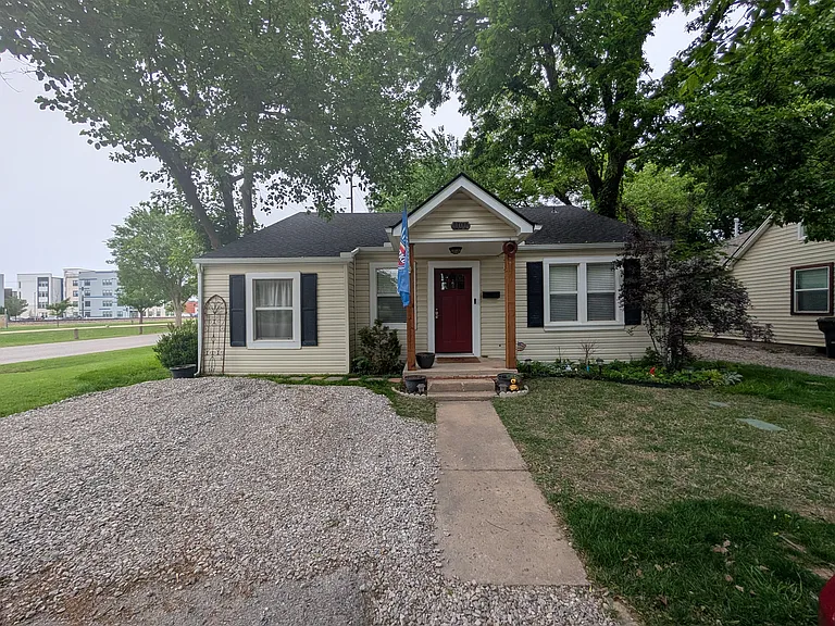 101 Maple Ln — Photo 1