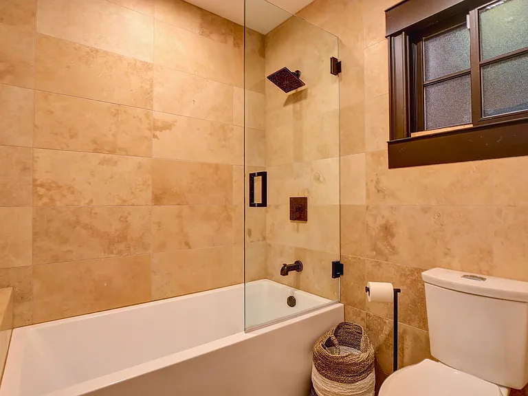 2570 Nichols Canyon Rd — Photo 27