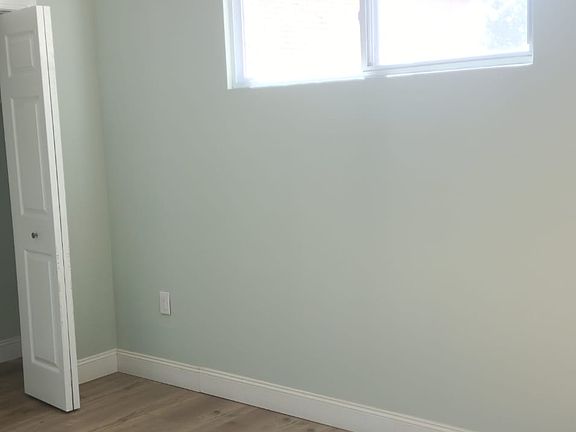1st bedroom.