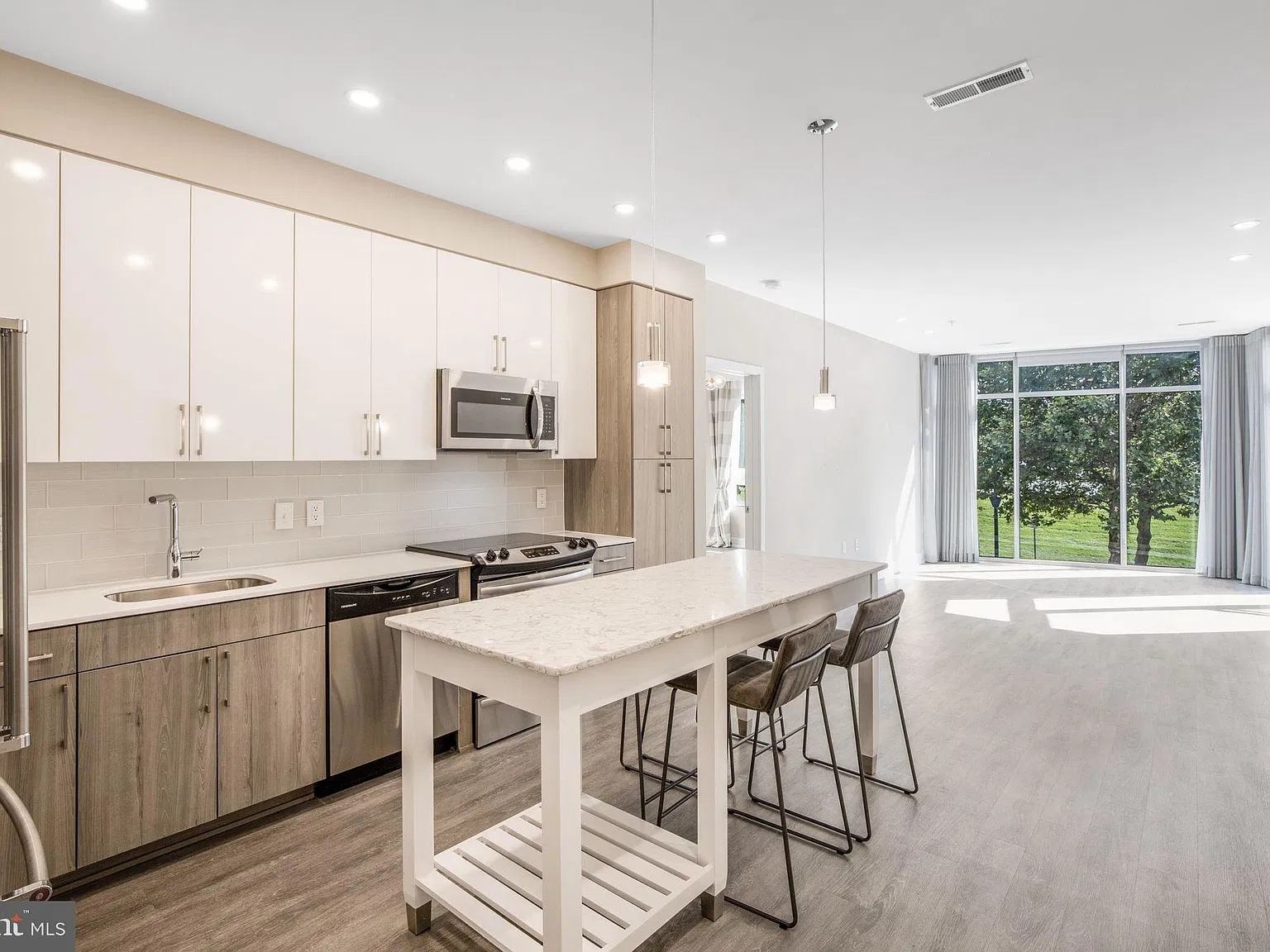 145 Riverhaven Dr — Photo 3