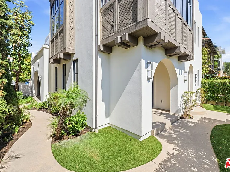 13079 Bluff Creek Dr — Photo 2