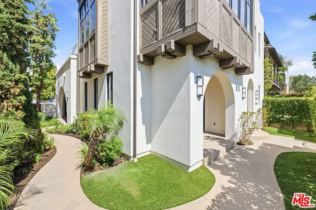 Building Photo - 13079 Bluff Creek Dr