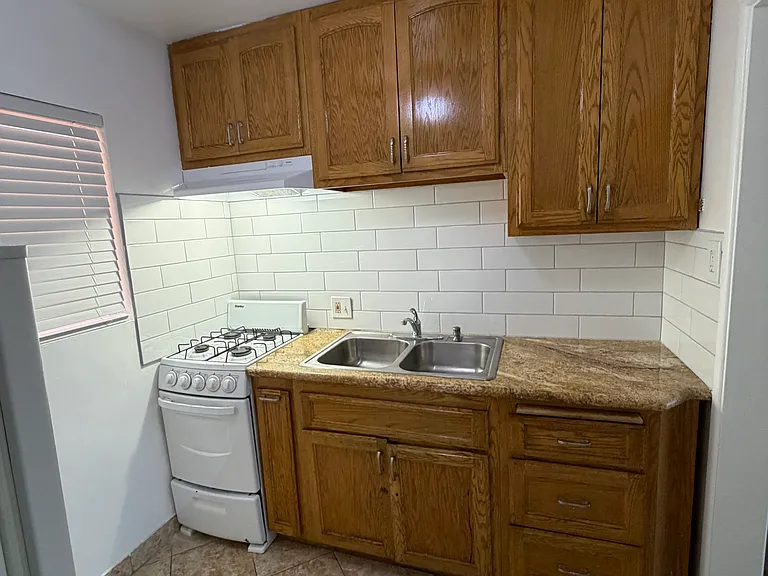 916 N Market St #3 — Photo 4