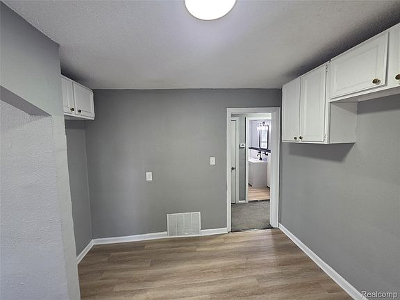 4th image of 20315 Biltmore St
