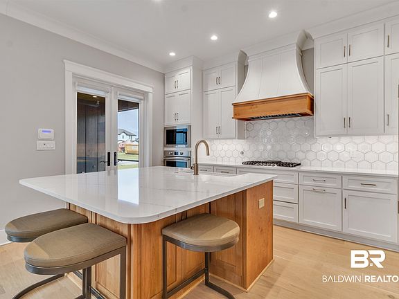 4th image of 868 Inlet Cir