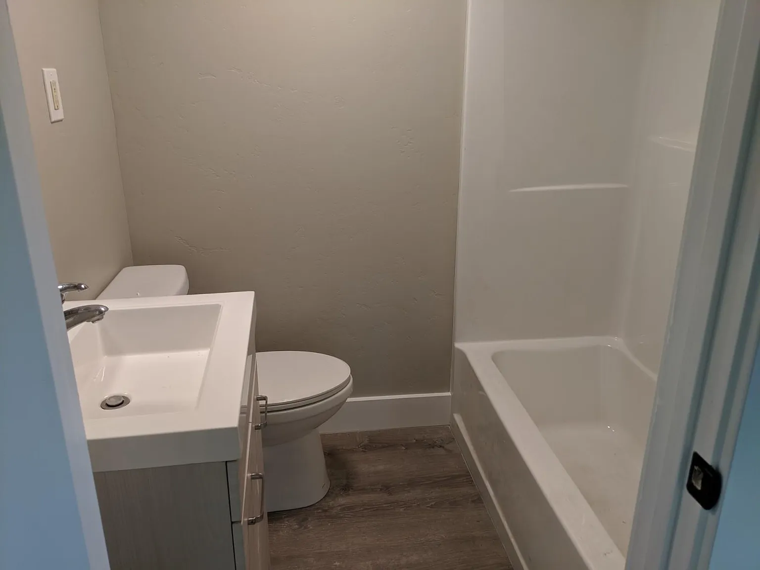 2 bed, 700 sqft, $1,200 — Photo 4