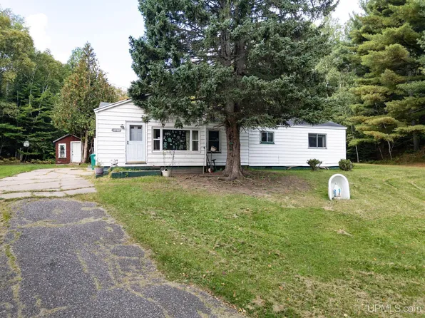 2510 Division St, Marquette, MI 49855