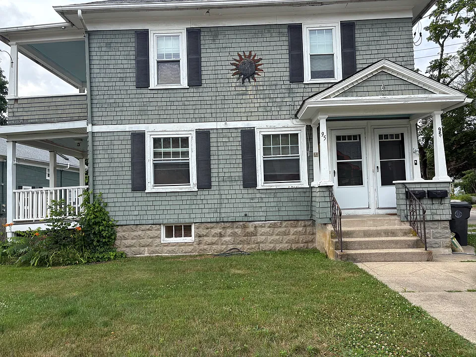95 Summit Ave #2