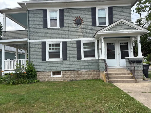 95 Summit Ave Floor 2, West Warwick, RI 02893